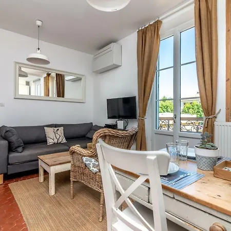 Beau 2 Pieces Dans Le Vieil Appartement Antibes