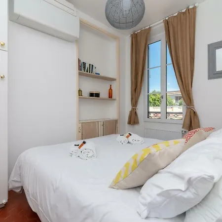 Appartement Beau 2 Pieces Dans Le Vieil Antibes